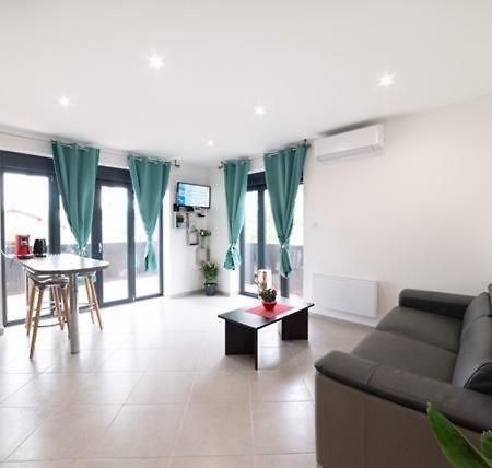 Blue Purple Grand Stade Apartment Мейзио Екстериор снимка