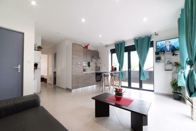 Blue Purple Grand Stade Apartment Мейзио Екстериор снимка